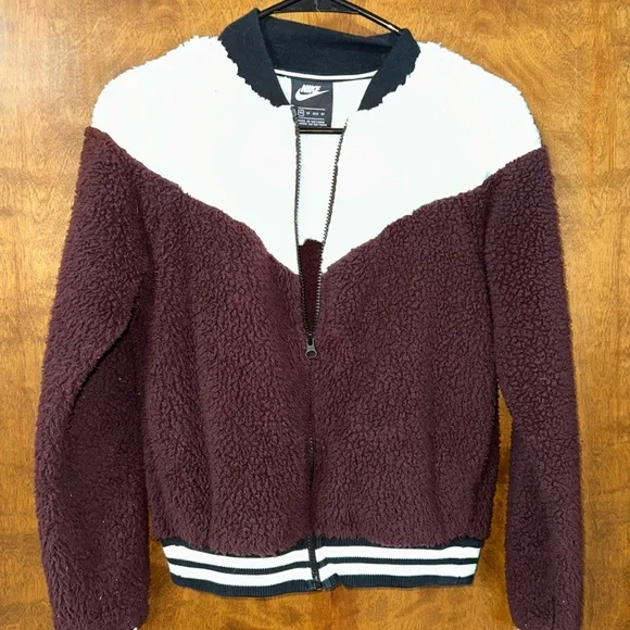 Nike Sherpa Jacket in Black and Cream - Picture 2 of 4